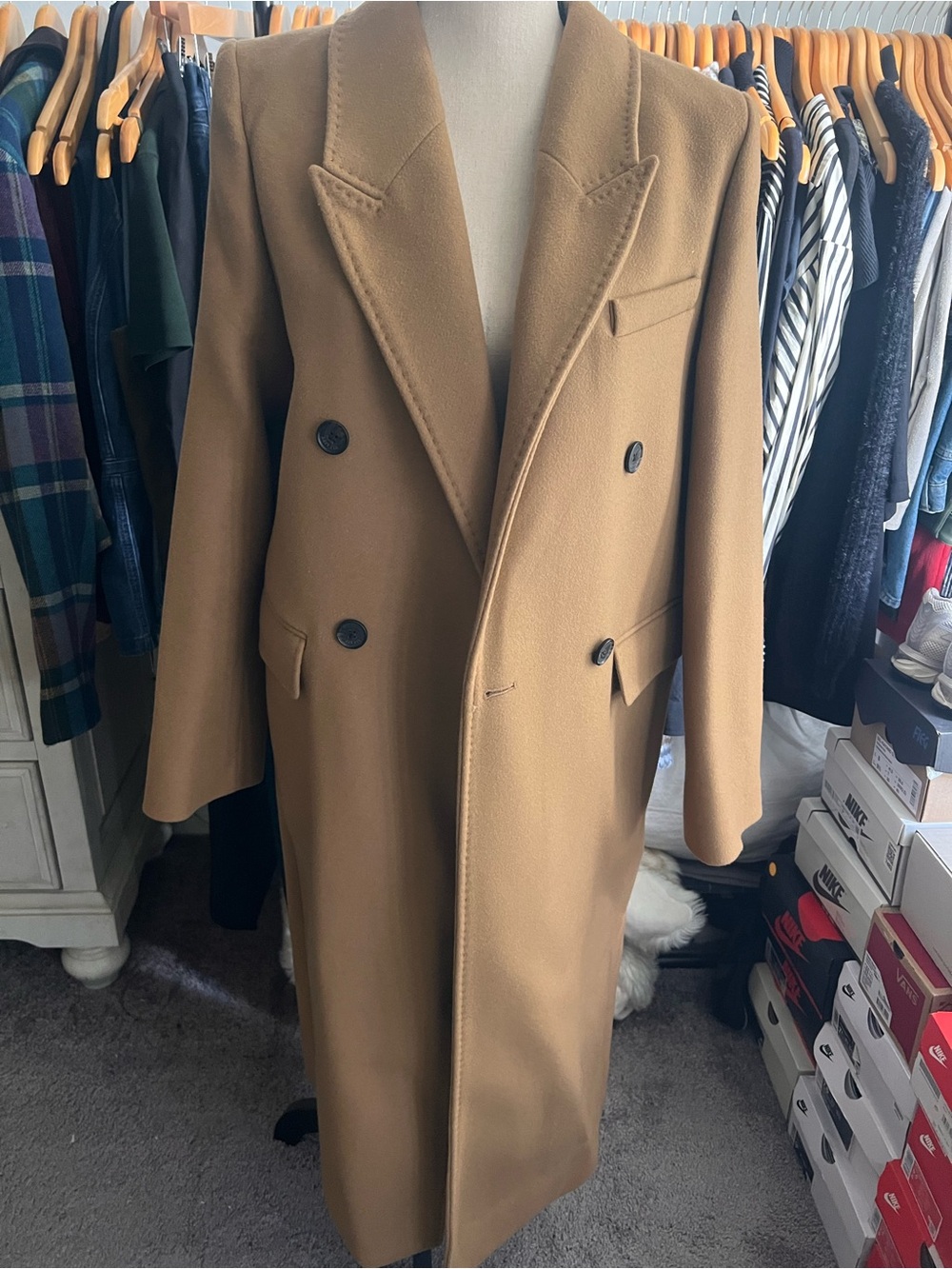 Aritzia Women’s Double-breasted long Italian wool and cashmere coat